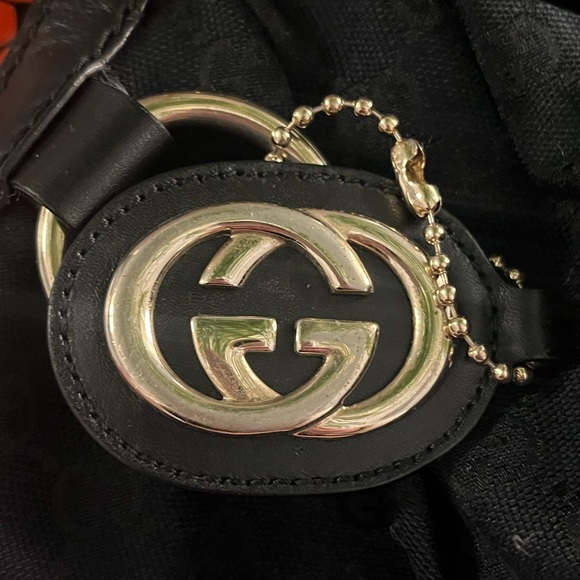 ⭐️⭐️Black silver Gucci GG canvas authentic handbag with GG keychain/charm - Picture 2 of 16